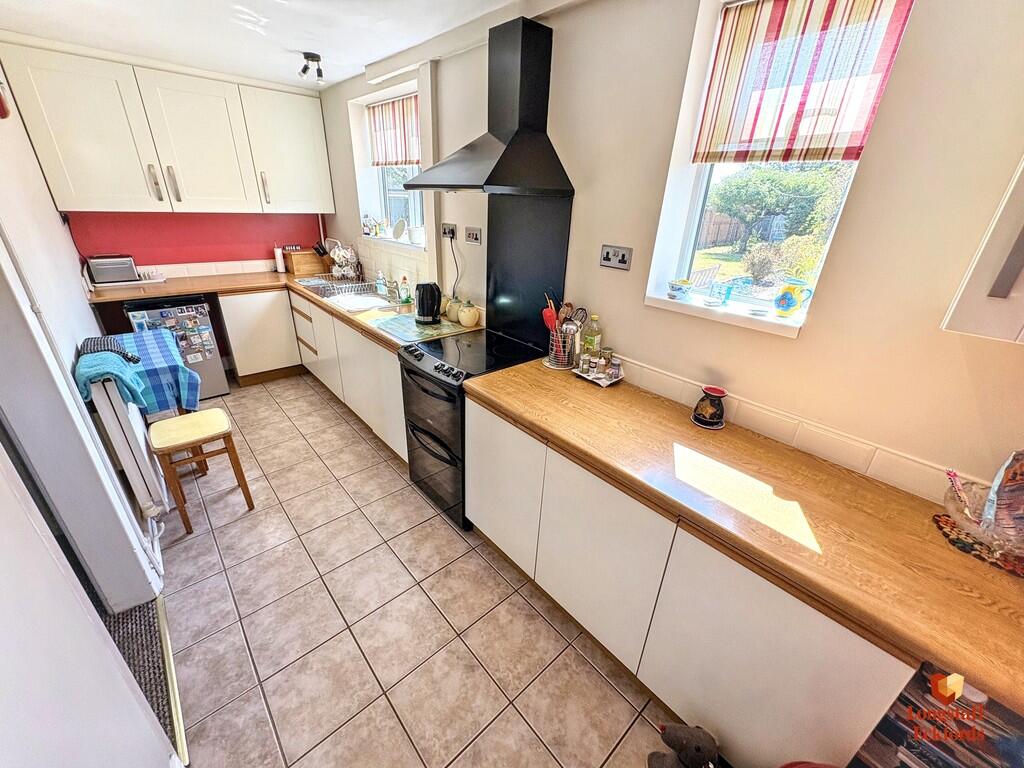 15 The Crescent, Morton photo 2