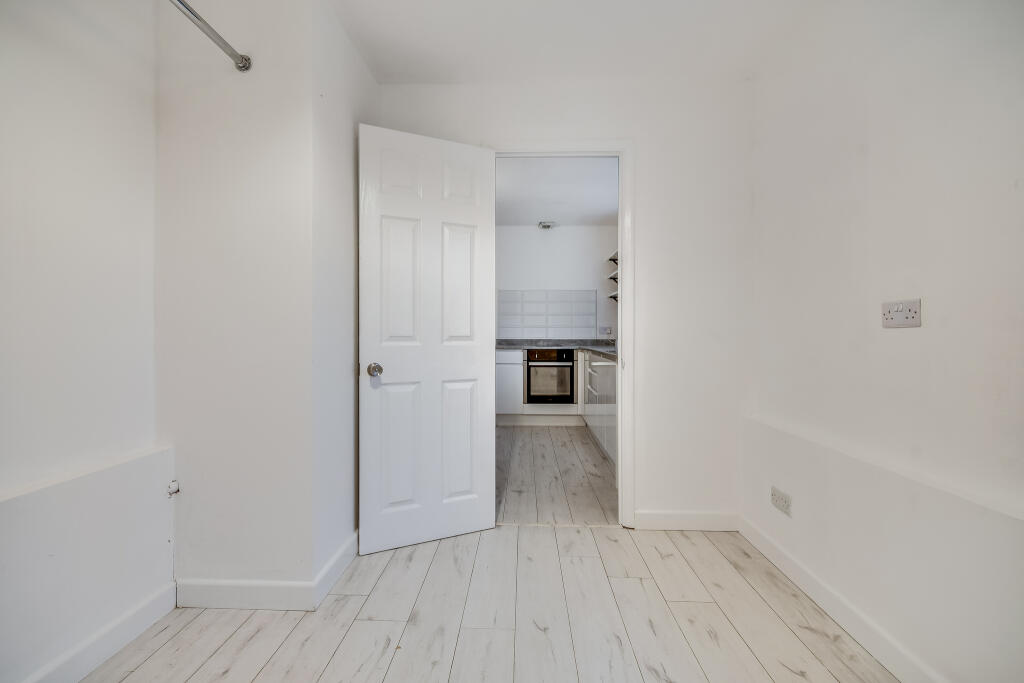 Apartment in Chelmsford - View 3