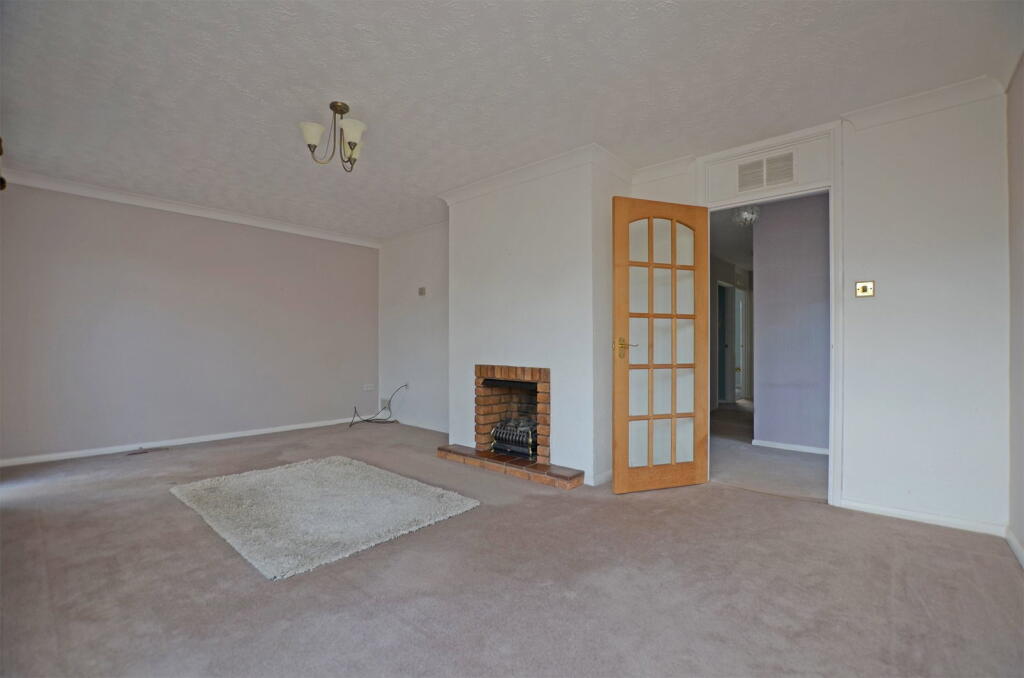 Detached Bungalow in Sought After South Wootton photo 4
