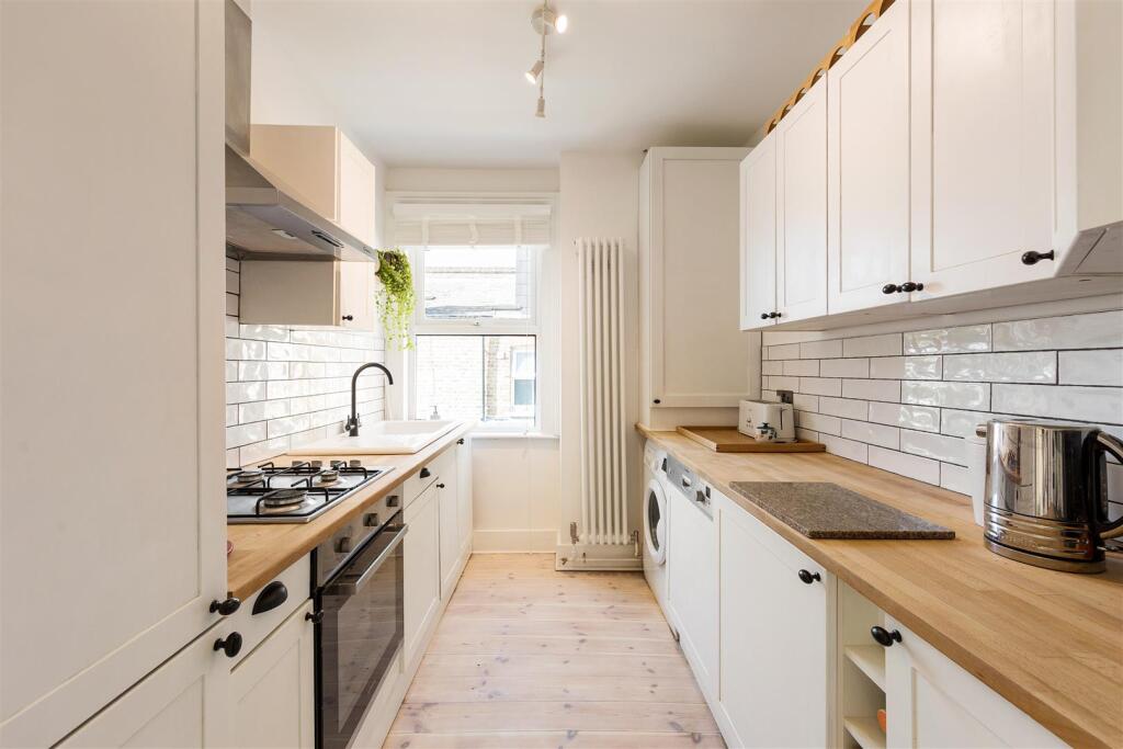 Apartment in London - View 5