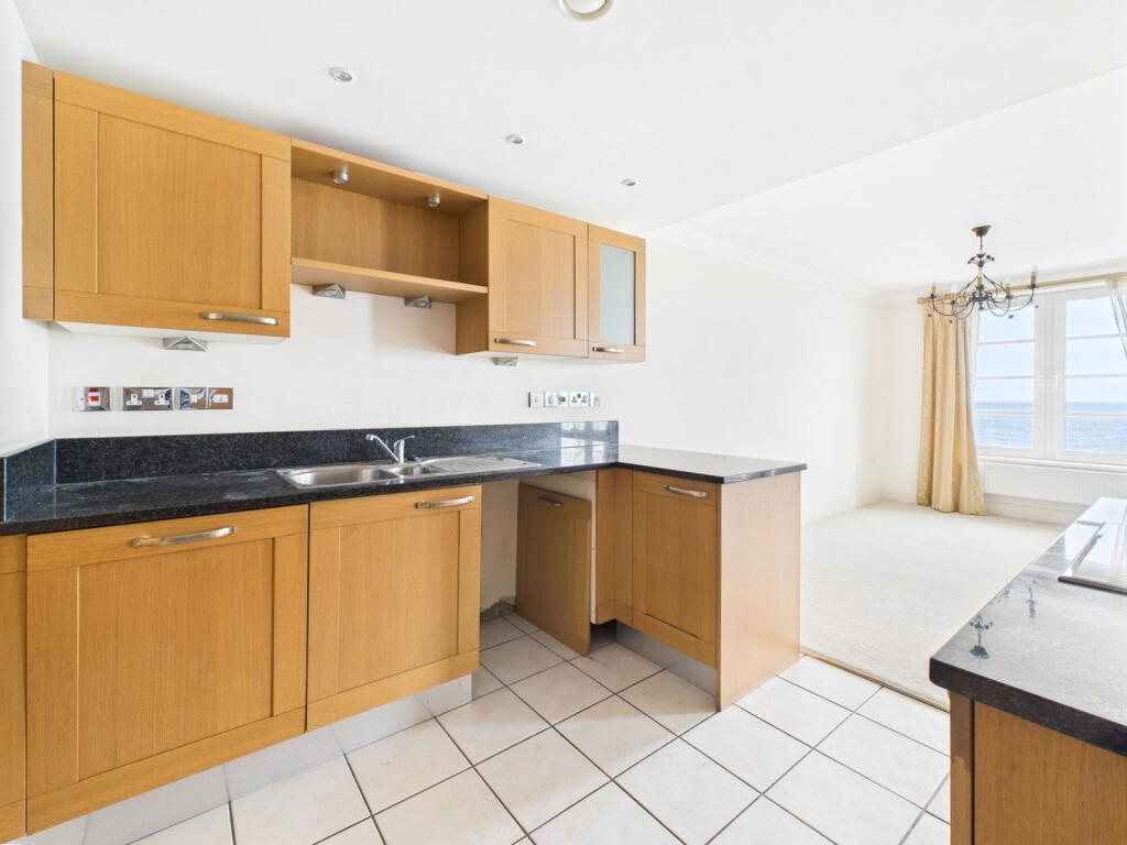Apartment in Worthing, West Worthing - More