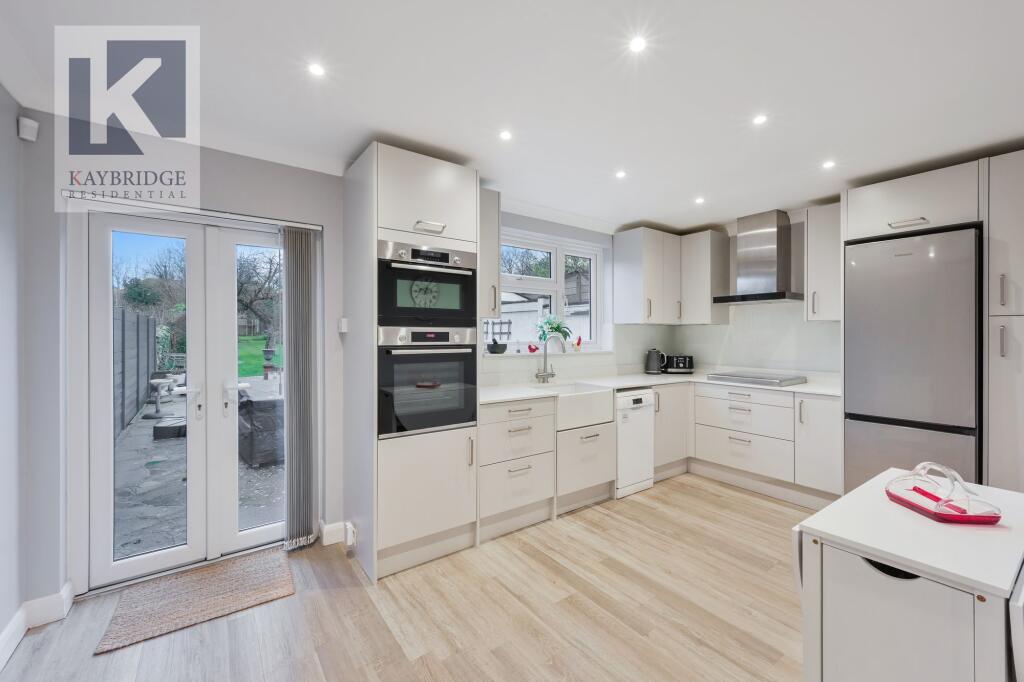 House in Epsom, Stoneleigh - View 5