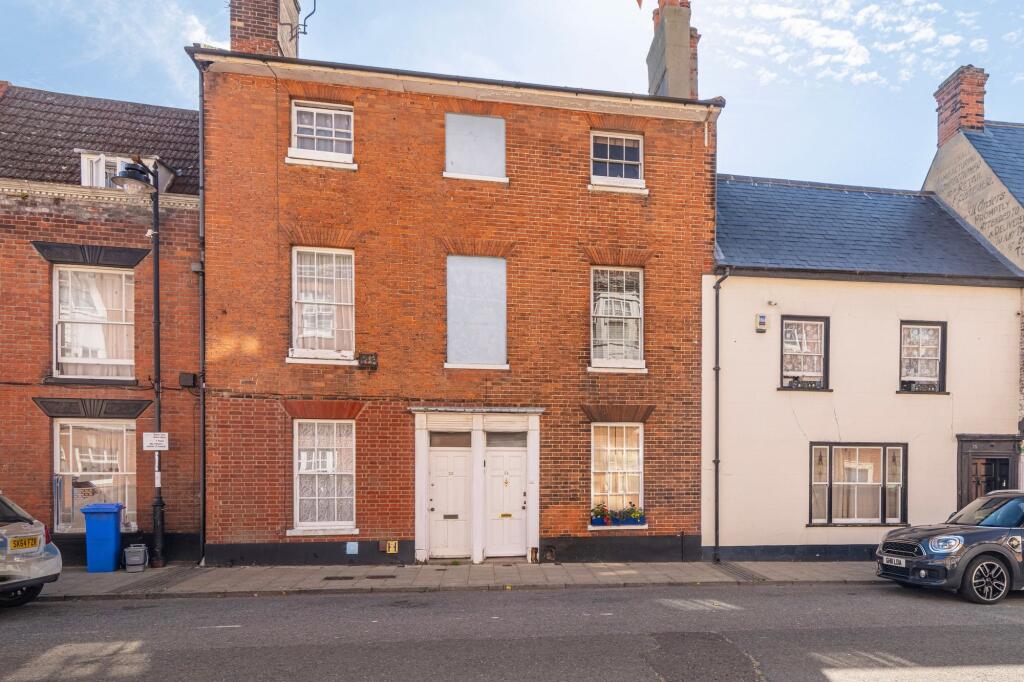 4-bed terraced on High Street, Lowestoft, £250,000