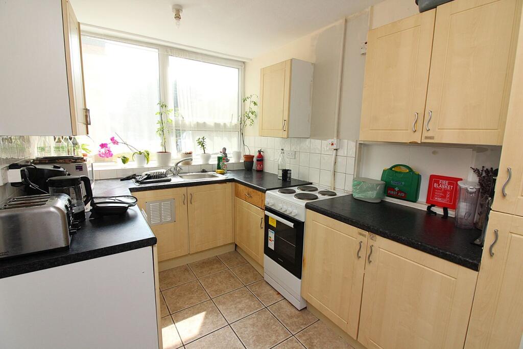 Oak Drive, Henlow, SG16 photo 4