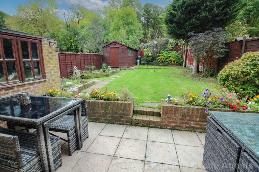 Dumfries Close, South Oxhey, Watford, WD19 - View 3