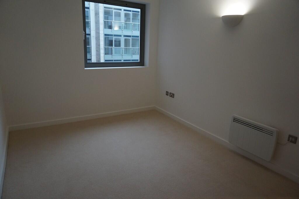Apartment in Milton Keynes, Bedford - View 4