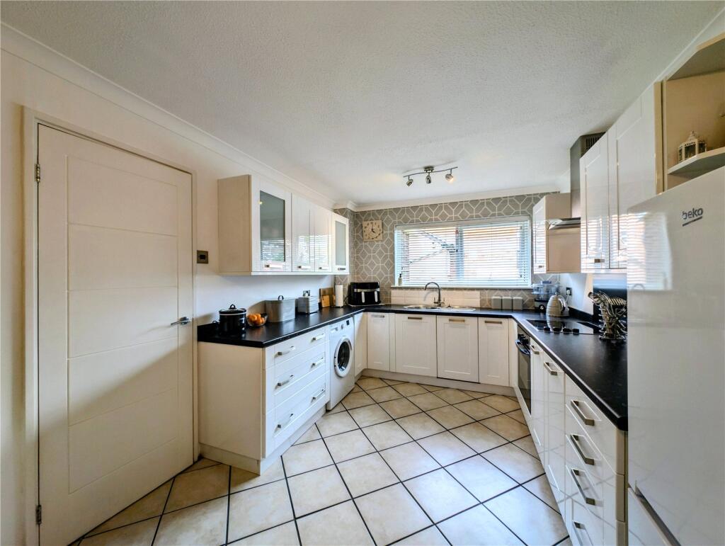 Crofters Way, Droitwich, Worcestershire, WR9 photo 4