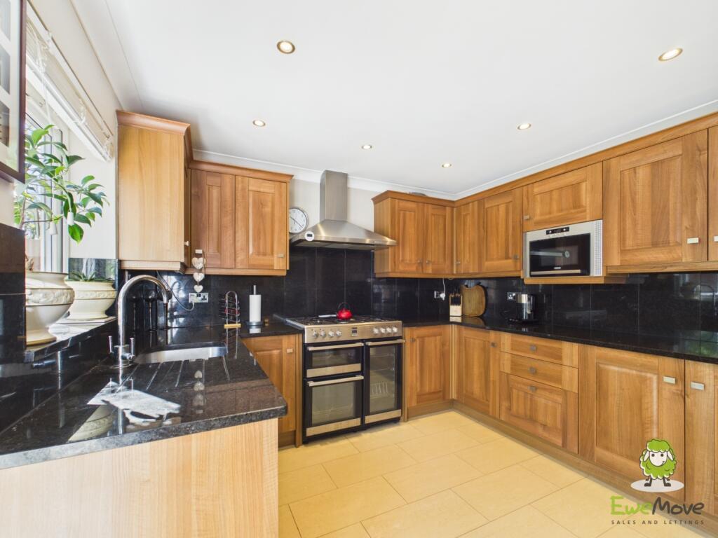 House in Basingstoke and Deane, Oakley - View 3