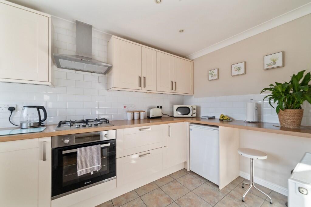 7, Furnival Close photo 4