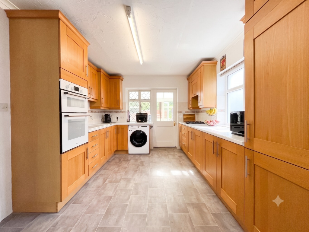 Warden Hill Road, Luton, Bedfordshire, LU2 7AE photo 4