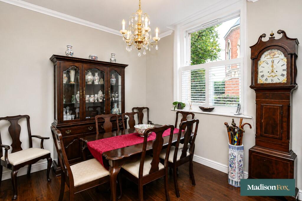 Apartment in Ilford - More