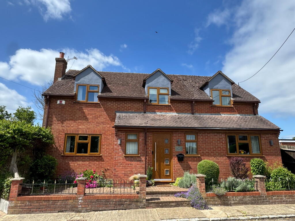 House in Edgcott, Charndon