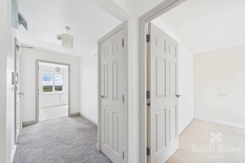 Apartment in Sheffield, Four Lane Ends, Intake - View 5
