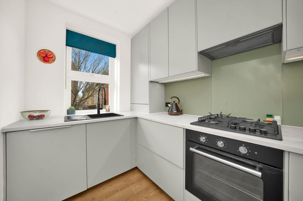 Apartment in London, Mill Meads, West Ham - View 5