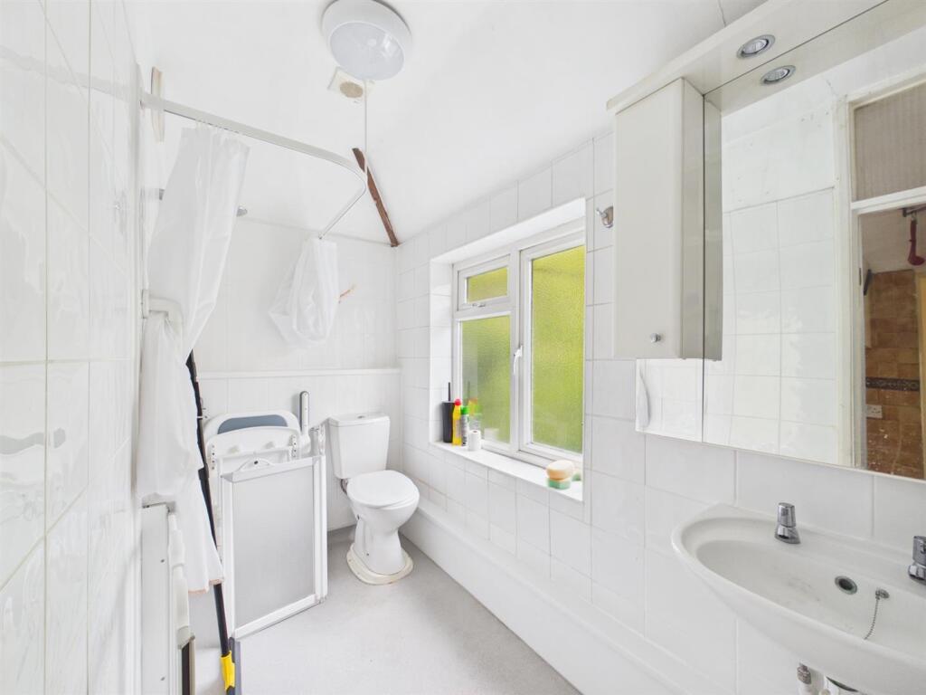 Apartment in Croydon - More