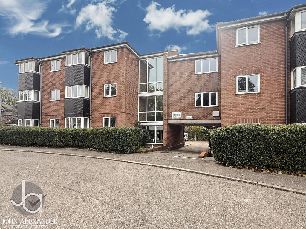 2-bed flat on St. Andrews Gardens, Colchester, £170,000