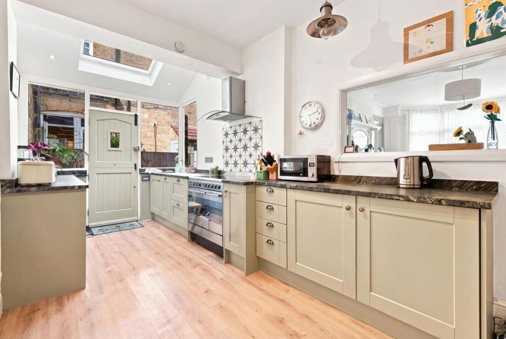 House in London, Redbridge - View 5