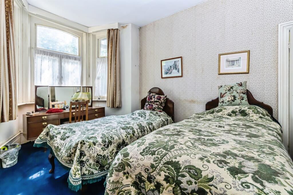 House in Tonbridge - More