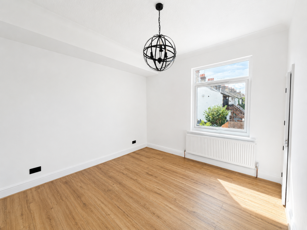 House in Southend-on-Sea - More