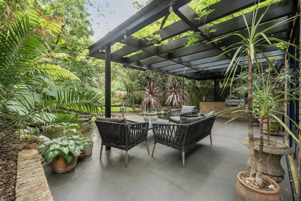 Apartment in Kingston upon Thames - View 4