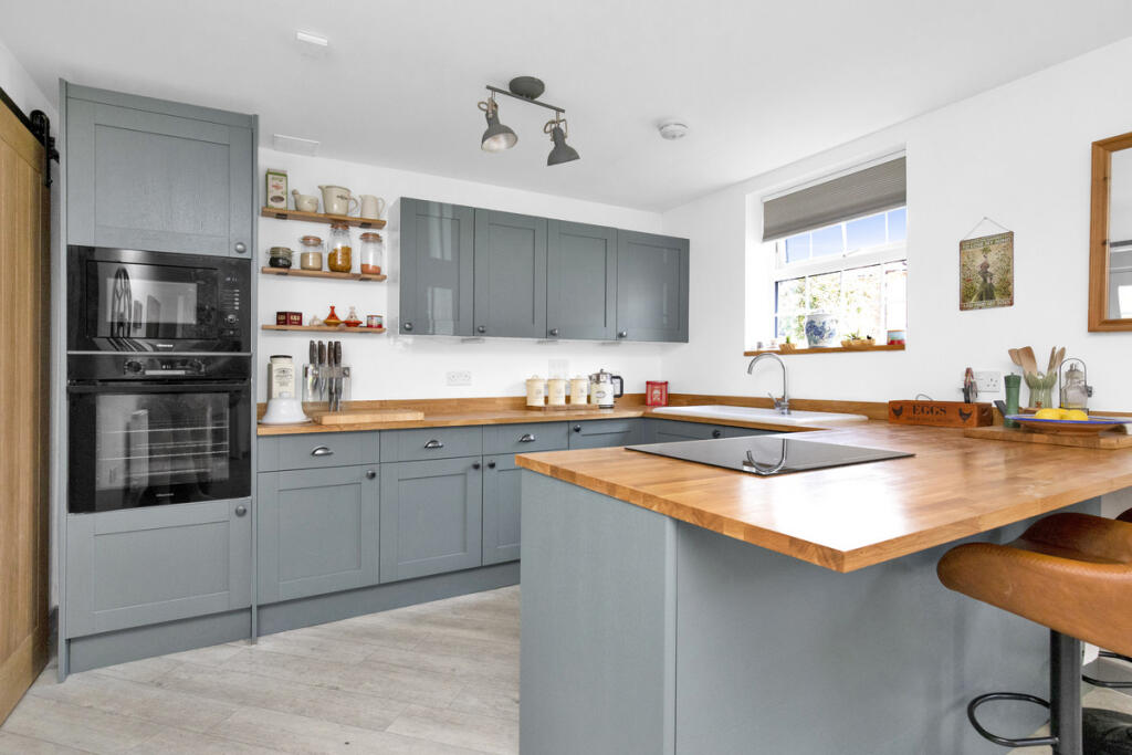 House in Southampton - More