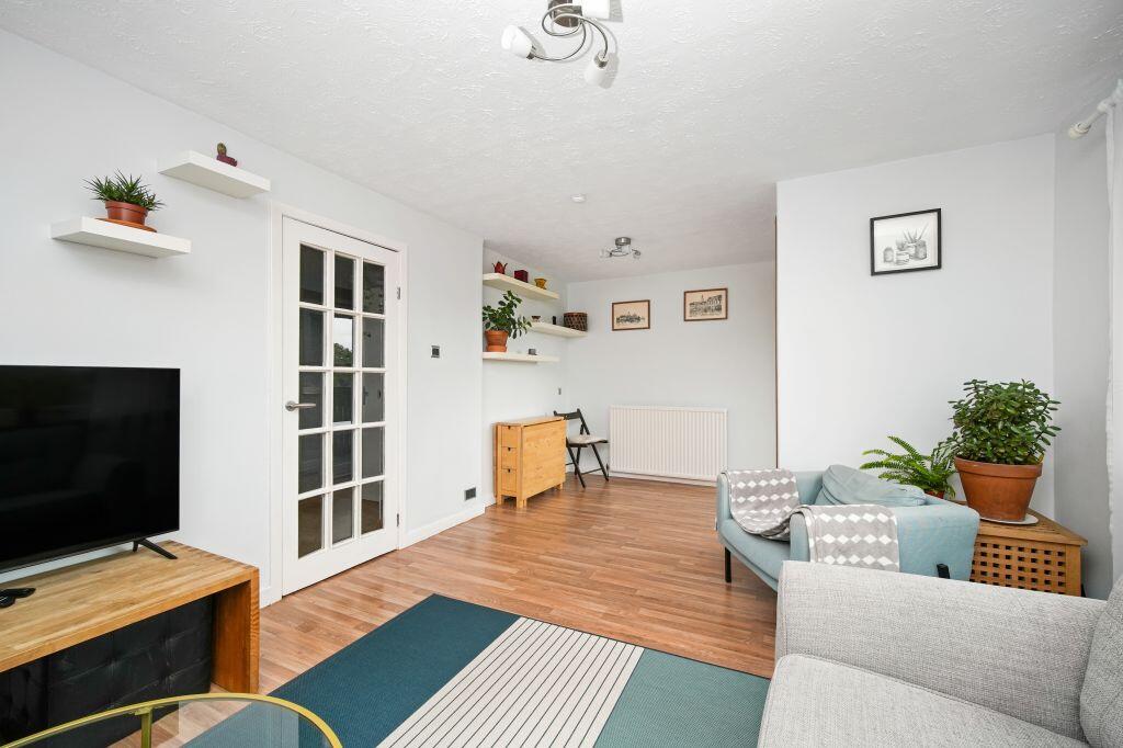 Apartment in Edinburgh, Liberton - View 4