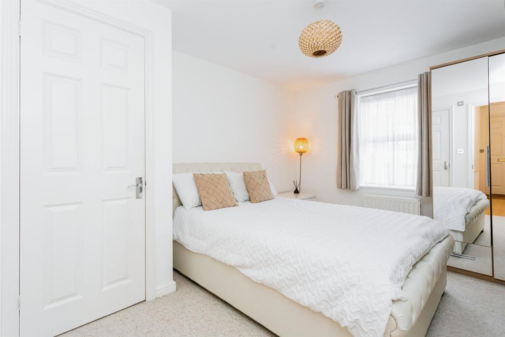 Apartment in Redhill - View 5