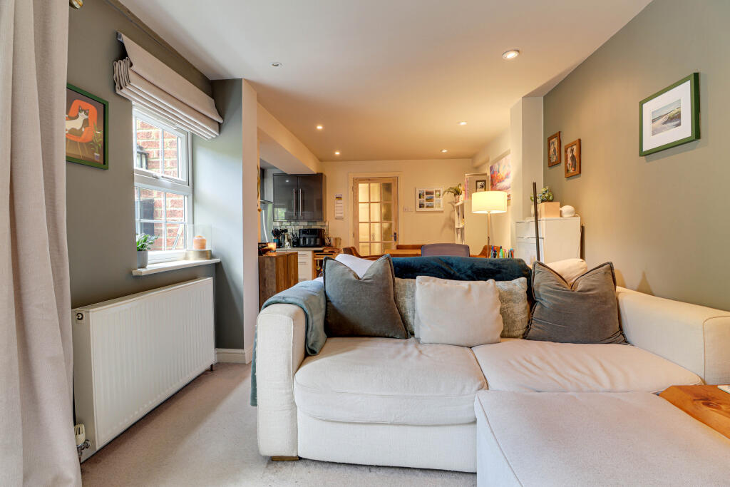House in Dacorum, Markyate - More