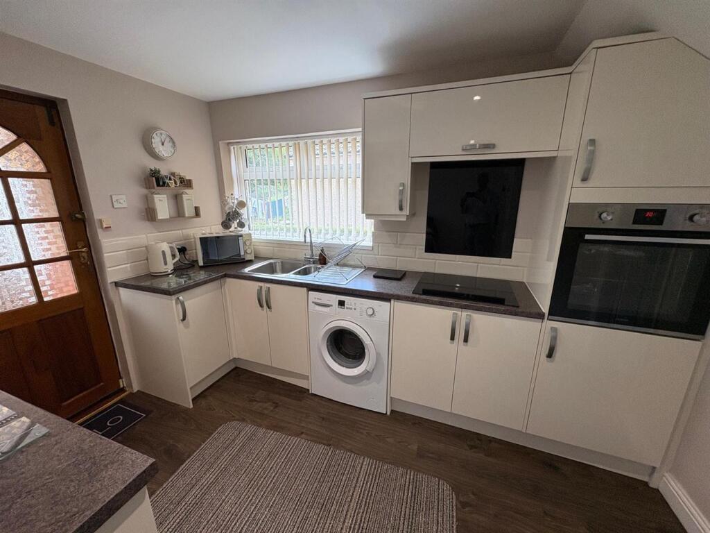 House in Bradford, Low Moor - View 3