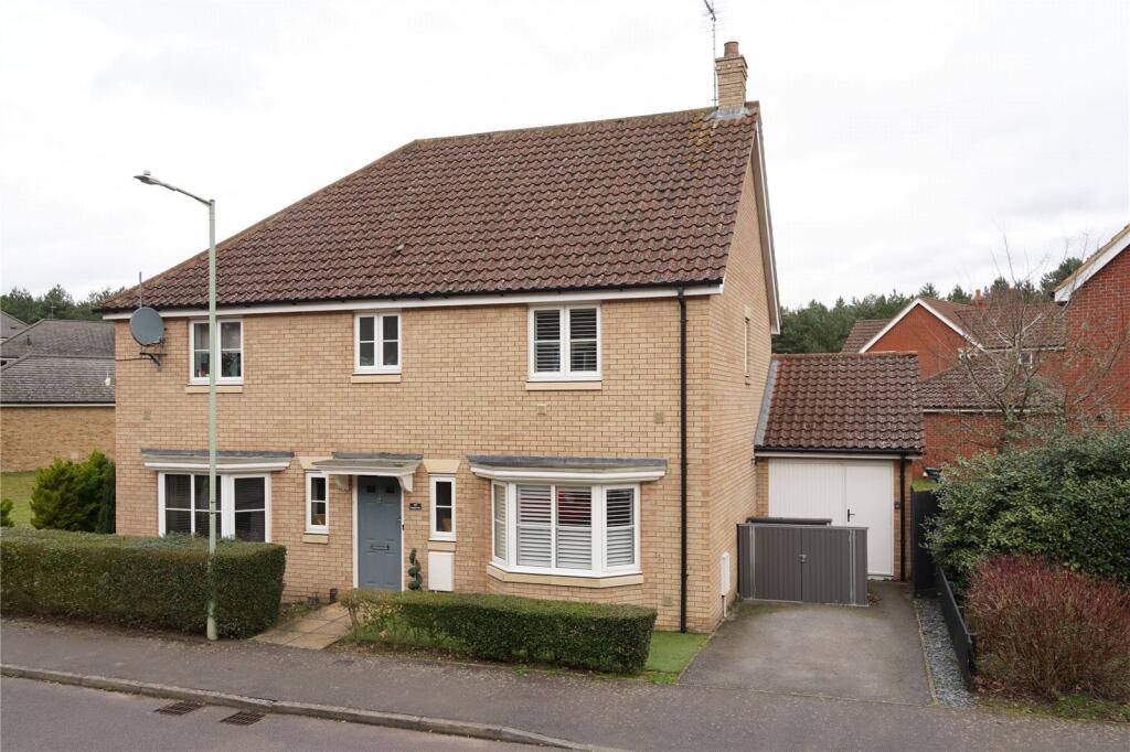 3-bed semi-detached on Evergreen Way, Mildenhall, Bury St. Edmunds, Suffolk, IP28, £325,000