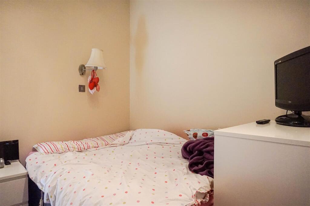 Apartment in Leeds - More