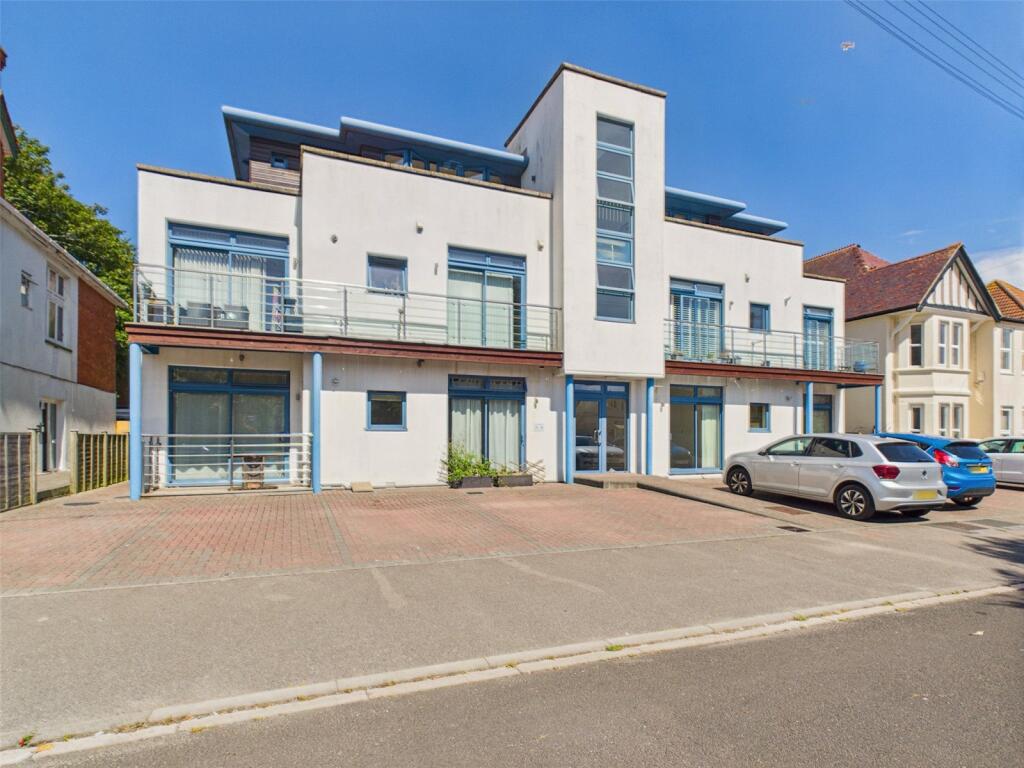 2-bed flat on 28, Stourcliffe Avenue, Bournemouth, Dorset, BH6, £220,000