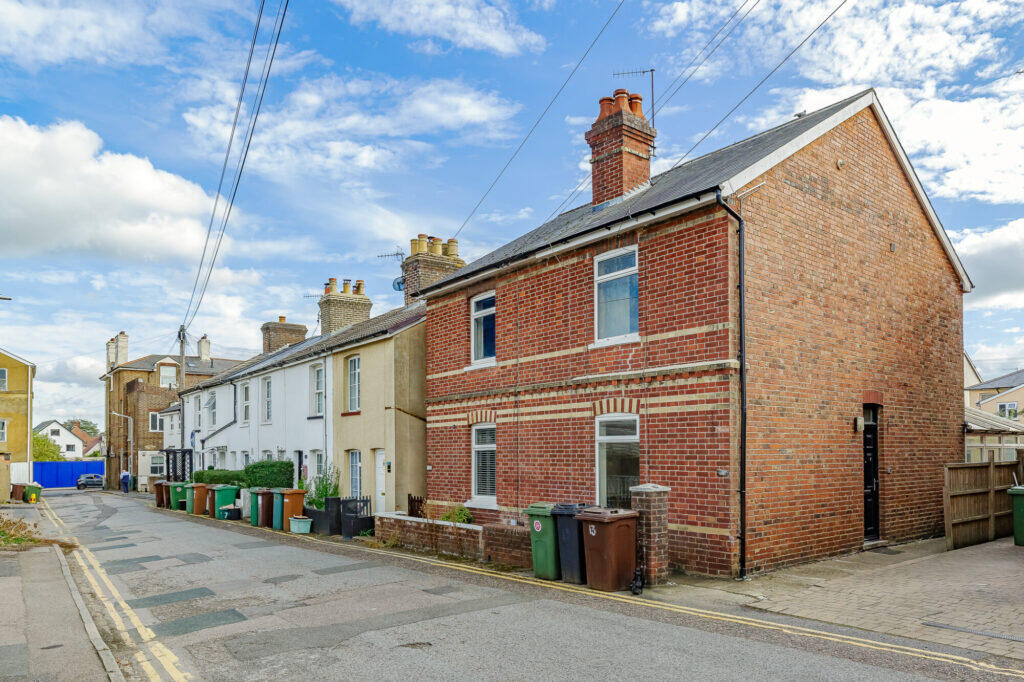 2-bed semi-detached on Forge Road, Southborough, TN4, £225,000