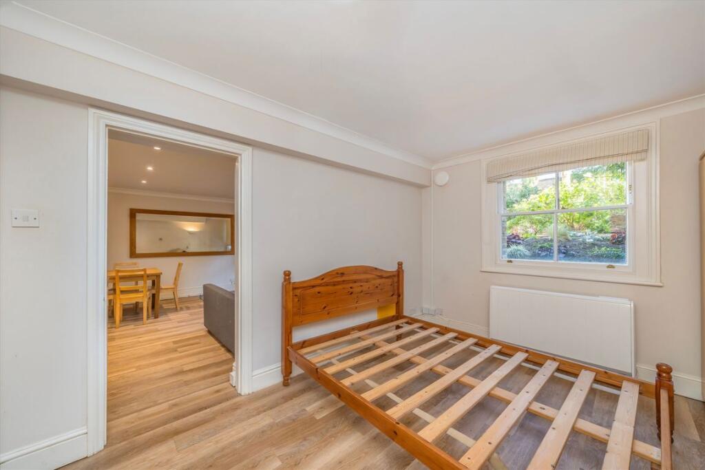 Apartment in Kingston upon Thames - View 3
