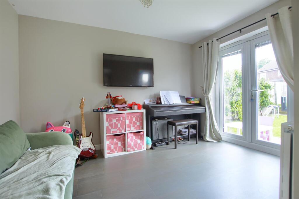 House in Stockton-on-Tees, Queensgate - More