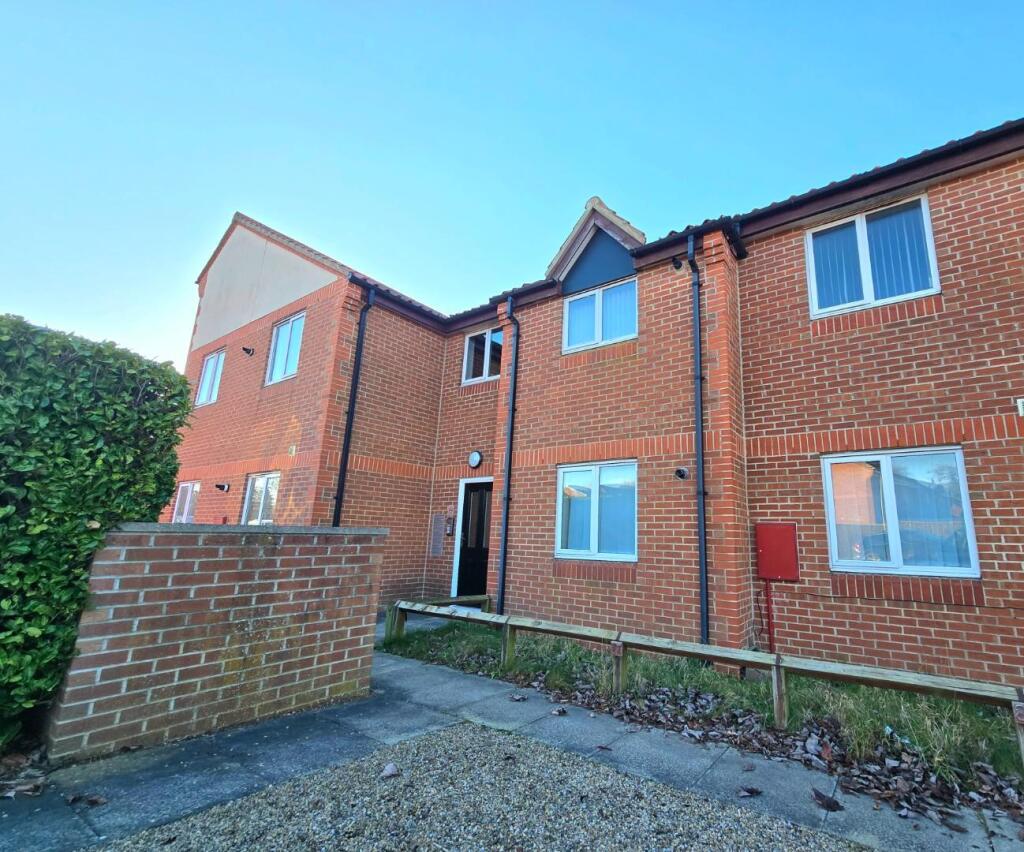 2-bed flat on Alverton Drive, Faverdale, Darlington, £80,000