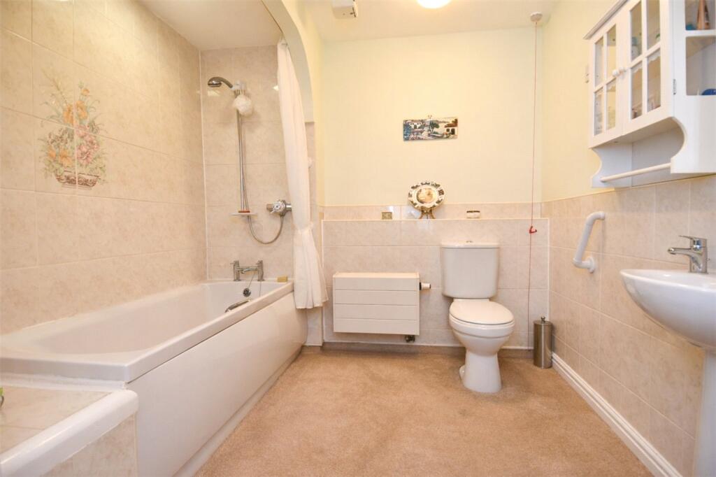 Montrose Court, Market Street, Hoylake photo 4