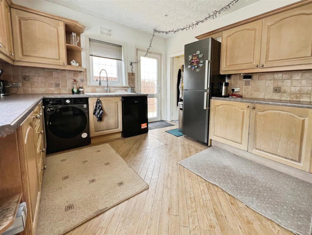 House in Bradford, Low Fold, Bolton Outlanes - More