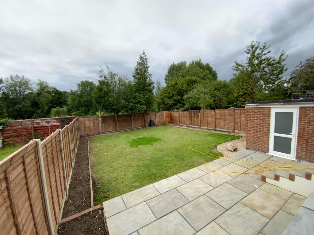 House in High Wycombe, Sands - More