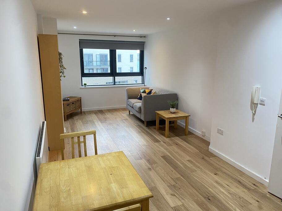Main image of property: Gateway North, Leeds City Centre