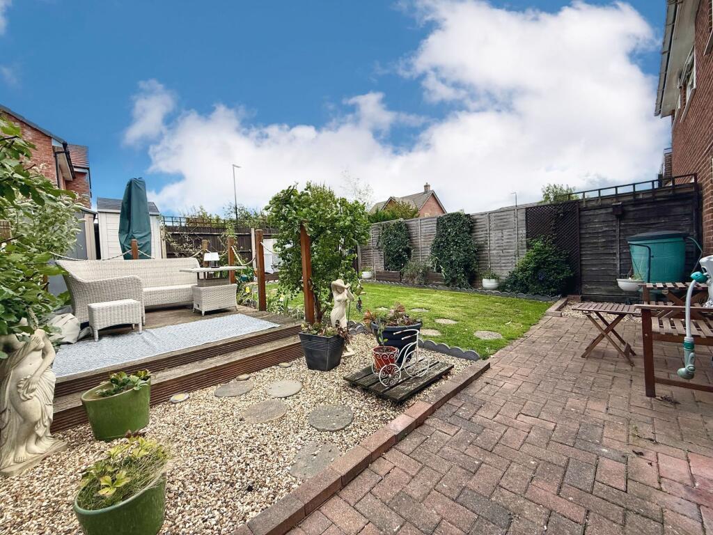 House in Luton - View 3