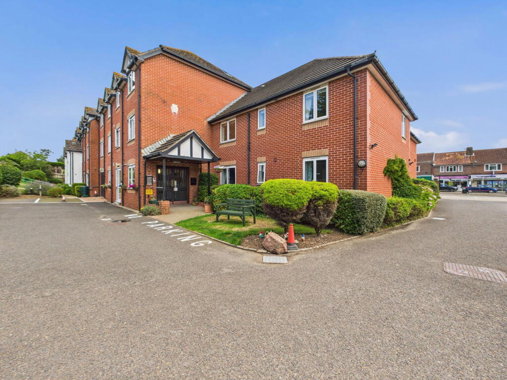 2-bed house on Cissbury Court, Findon Valley, Worthing BN14 0BF, £137,000