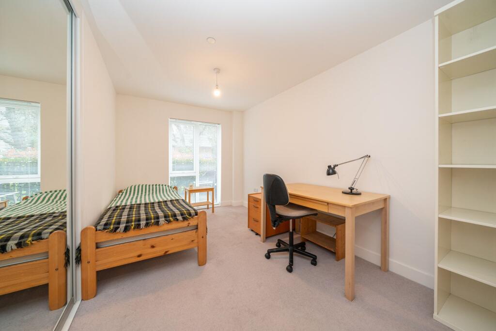 Apartment in Dacorum, Hertfordshire - View 5