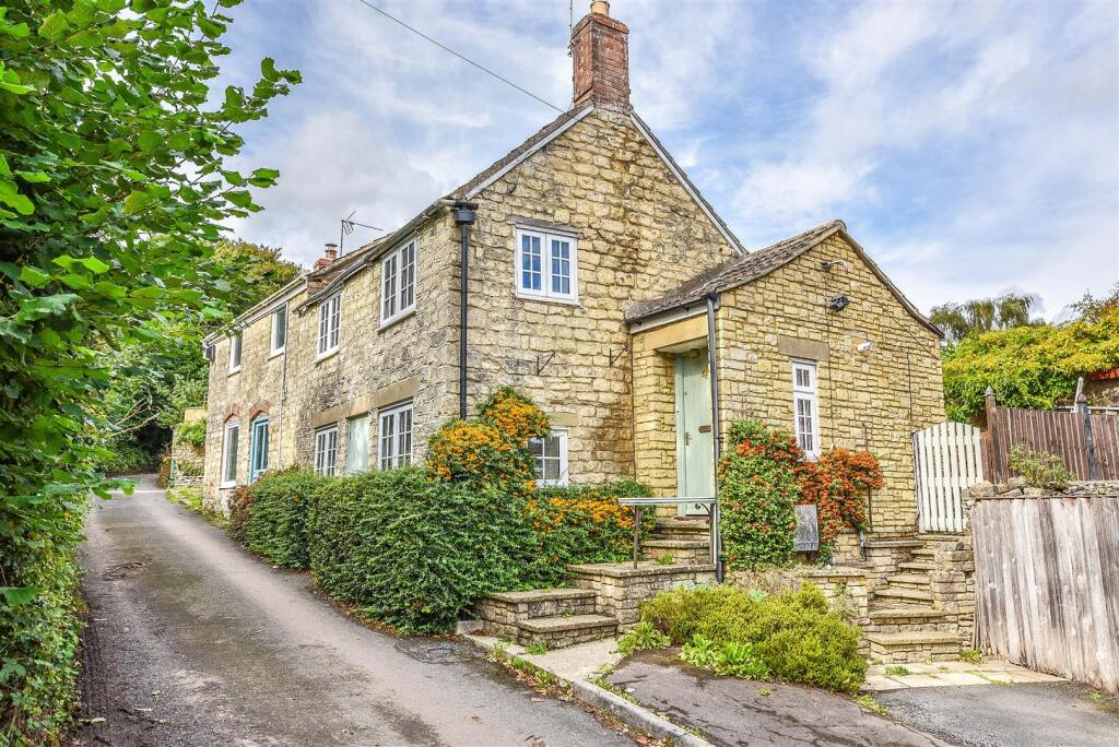 1-bed house on Fort Lane, Dursley, £190,000