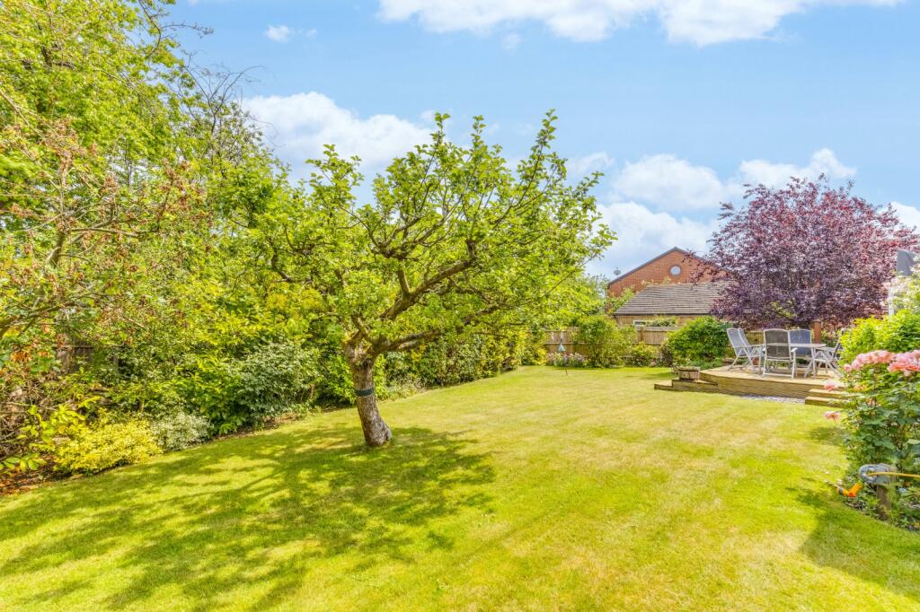 House in North Hertfordshire, Knebworth - More