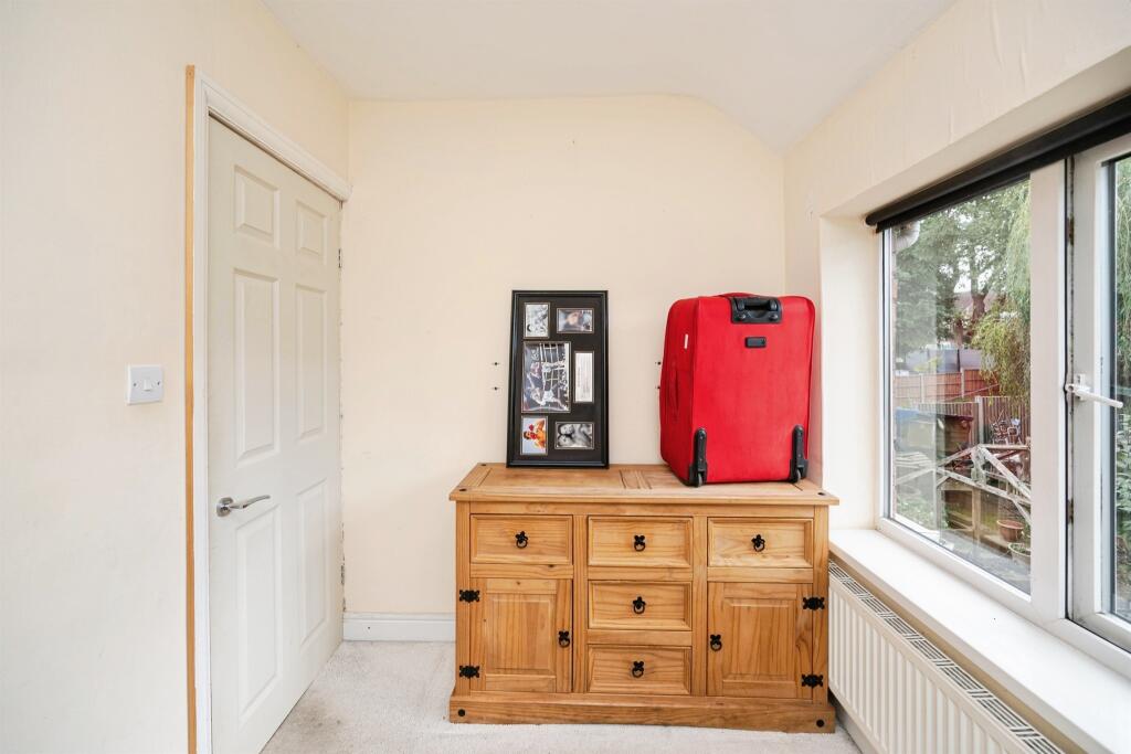Elizabeth Crescent, Oldbury photo 5