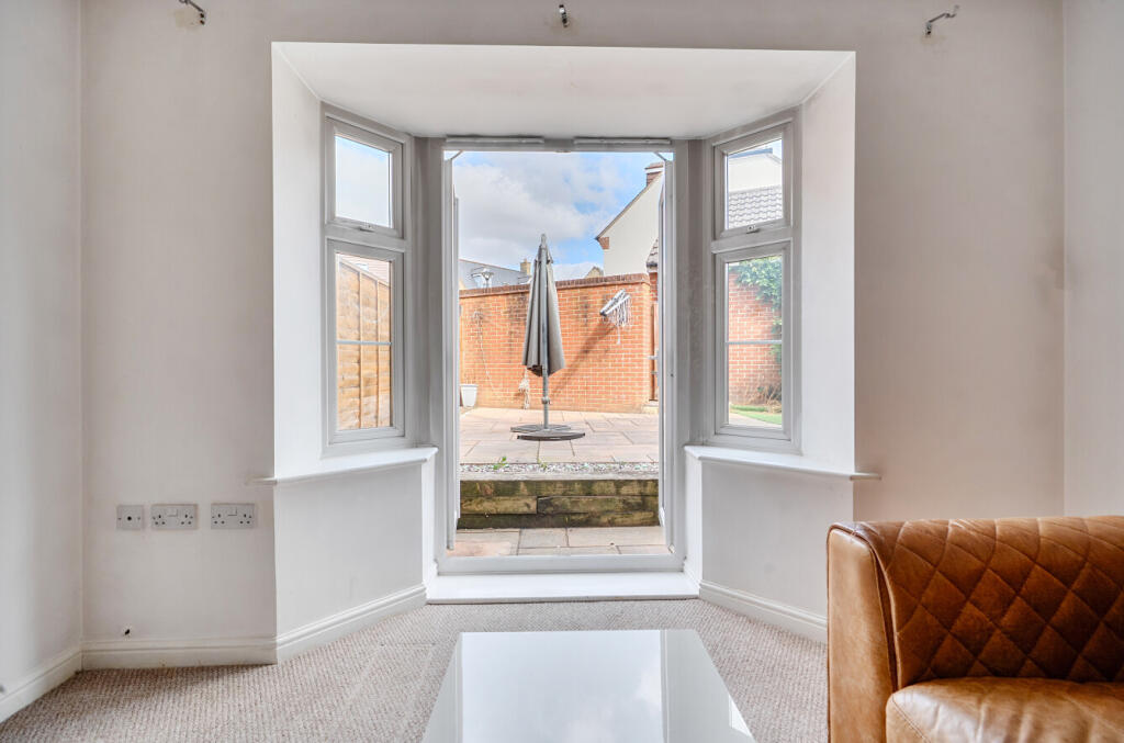House in Blunsdon St Andrew, Haydon End, Haydon Wick - View 4