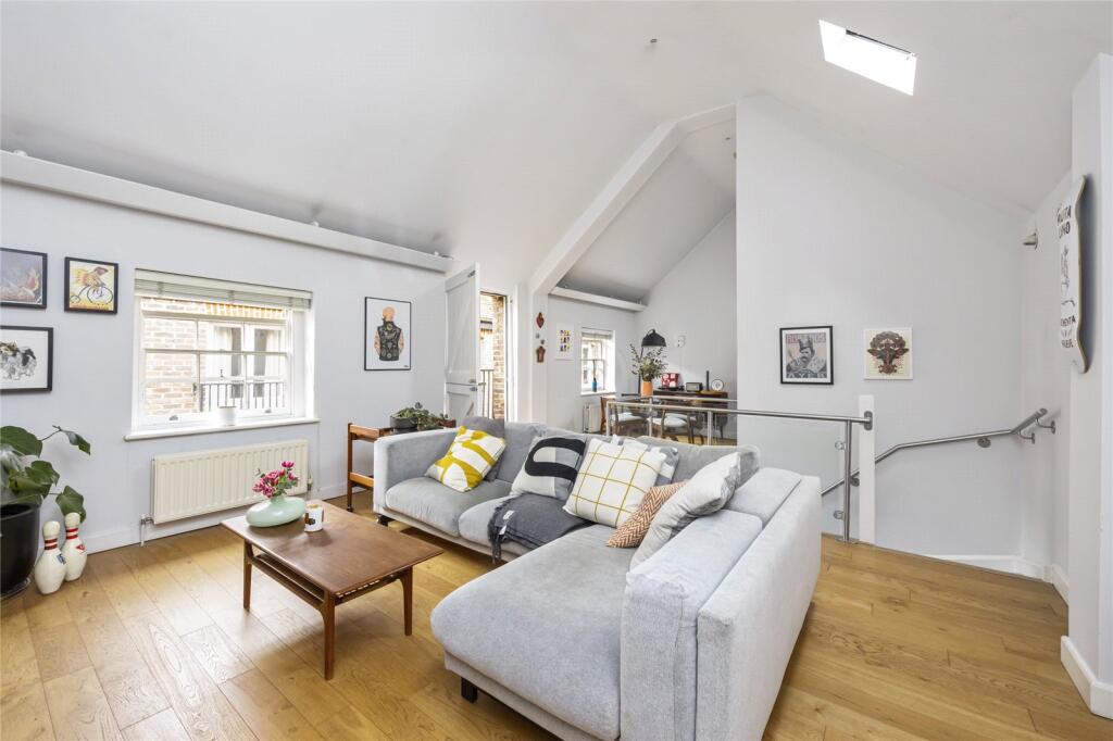 House in East Sussex, Brighton and Hove - View 2