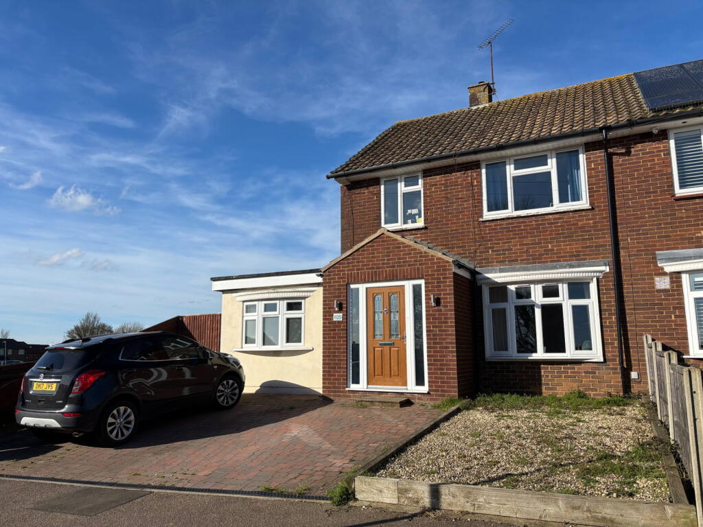 4-bed semi-detached on Great Elms Road, Hemel Hempstead, HP3 9UQ, £495,000