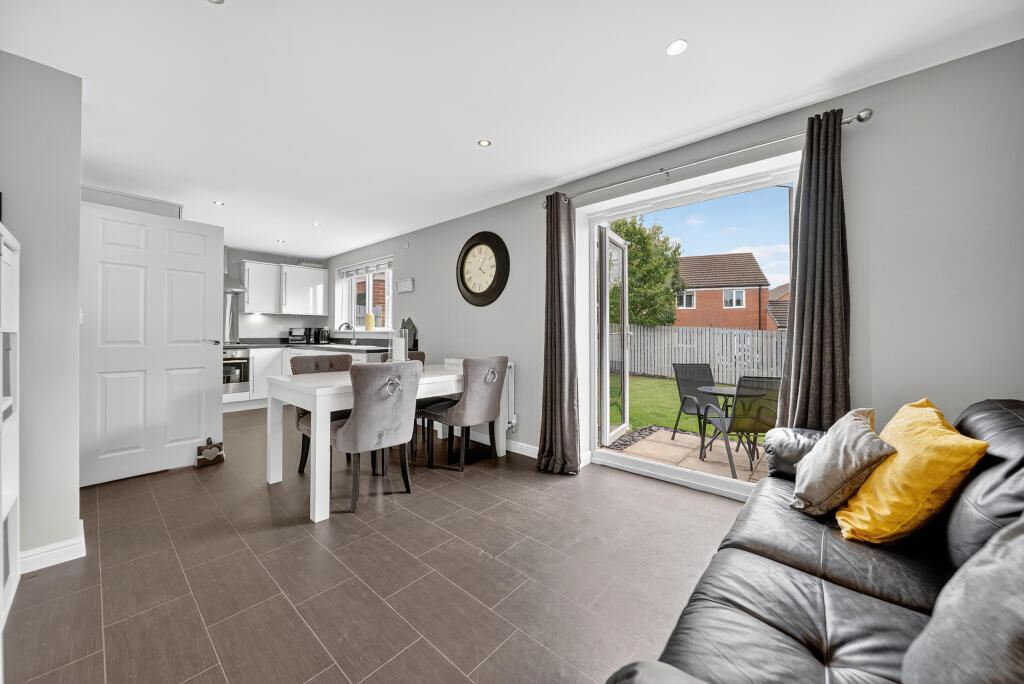 Woodlands Way, Leeds photo 3